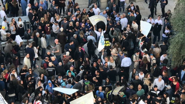 עובדי עיריית קרית ביאליק מפגינים נגד האמוניה (צילום: דוברות עיריית קריית ביאליק)