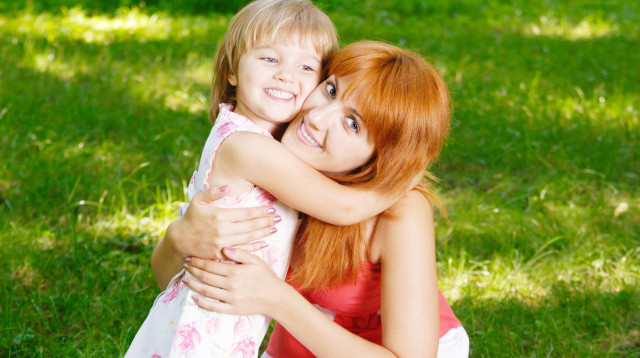 אמא ובת (צילום: אינג אימג')