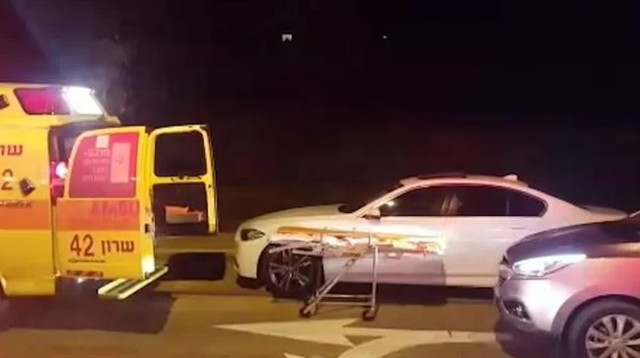 זירת אירוע הירי בנתניה (צילום: דוברות מד"א)