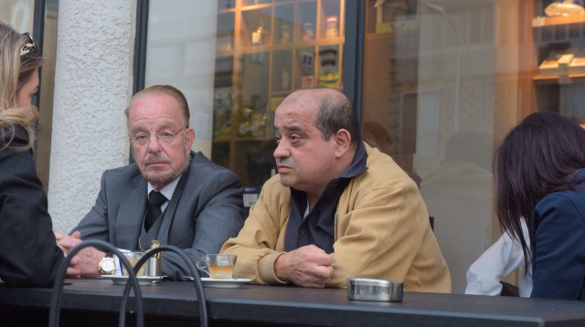 עו"ד יורם שפטל וצ'רלי אזריה במסיבת העיתונאים (צילום: אבשלום ששוני)