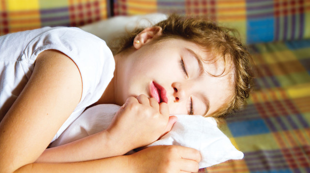 ילדה ישנה, אילוסטרציה (צילום: אינג אימג')