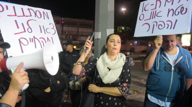 טרי גולדשטיין בהפגנה נגד המסתננים (צילום: אבשלום ששוני)