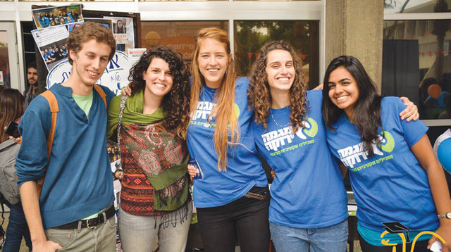 נוגה רובין וחבריה למאבקים הסביבתיים בדרום הארץ (צילום: ארגון מגמה ירוקה)