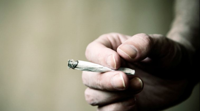 עישון סמים, אילוסטרציה (צילום: אינג אימג')