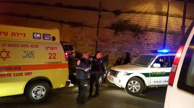 זירת פיגוע הדקירה בשער האריות  (צילום: תיעוד מבצעי מד"א)