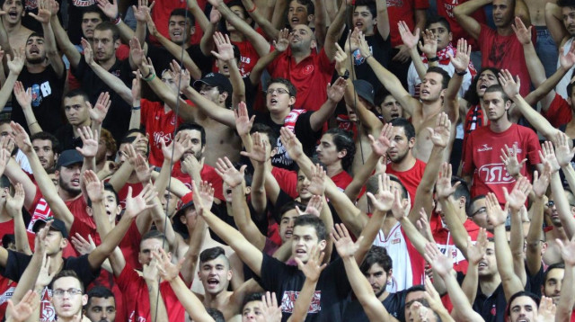 אוהדי הפועל תל אביב בכדורסל (צילום: עדי אבישי)