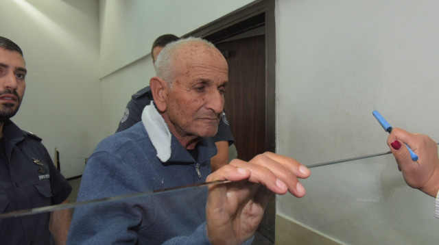 החשוד בהצתת האחות בחולון (צילום: אבשלום ששוני)