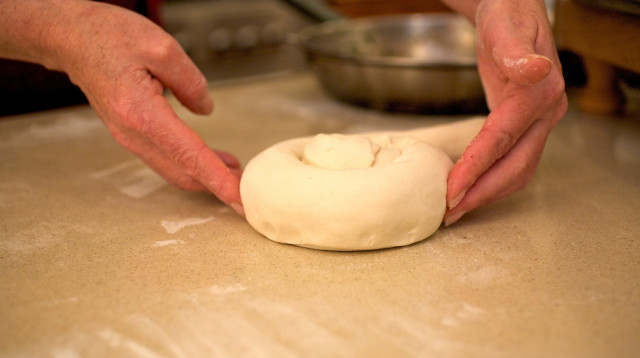 שבלול בצק ממולא בבשר (צילום: פסקל פרץ רובין)