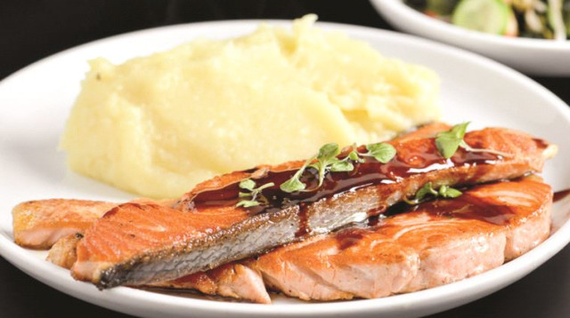 מנת סושי בטריאקי של מסעדת "אסיה מוניקה" (צילום: גילה אברהם)