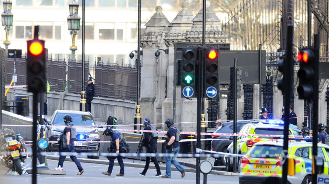 כוחות היחידה המיוחדת למלחמה בטרור של לונדון (צילום: AFP)