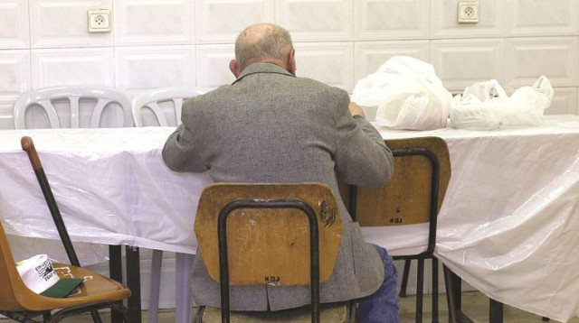 נזקק בבית תמחוי, אילוסטרציה (צילום: פלאש 90)