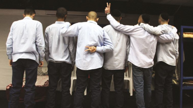 משתתפי ההצגה "מיטה להשכיר" (צילום: אורלי בויום)