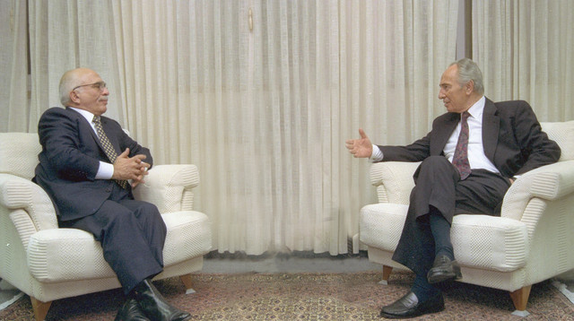 פרס וחוסיין (צילום: אבי אוחיון, לע"מ)