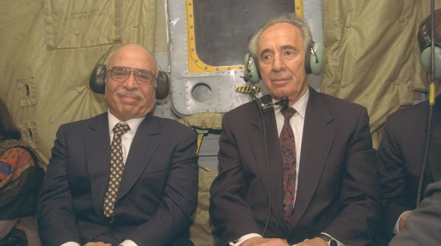 שמעון פרס והמלך חוסיין (צילום: אבי אוחיון, לע"מ)