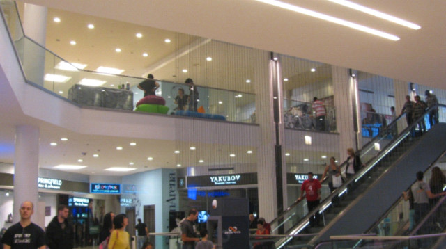 קניון ארנה בהרצליה (צילום: יהודית גרעין-כל, ויקיפדיה)