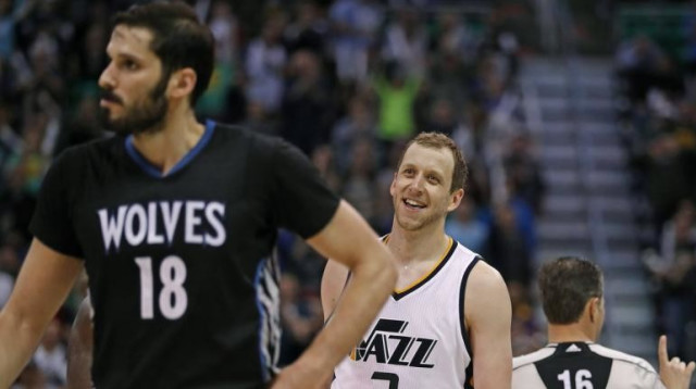 עומרי כספי וג' אינגלס (צילום: AFP)