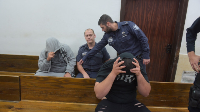 החשודים באונס נערה בהרצליה  (צילום: אבשלום ששוני)