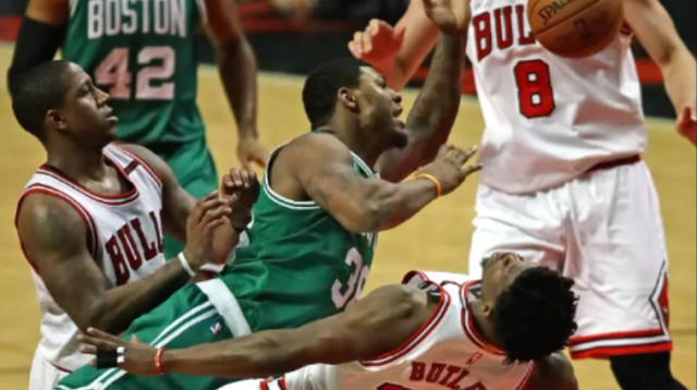 מרכוס סמארט מול ג'ימי באטלר  (צילום: AFP)