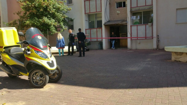 האזור שבו נמצאה גופת הגבר (צילום: מד"א)