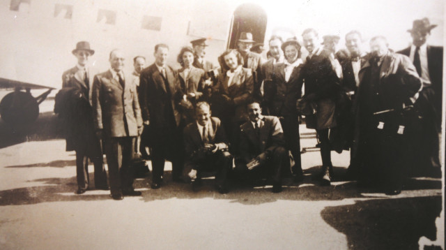 חיל החלוץ של המתנדבים מדרום אפריקה עם סמוקי ואשתו (צילום: אריאל בשור)