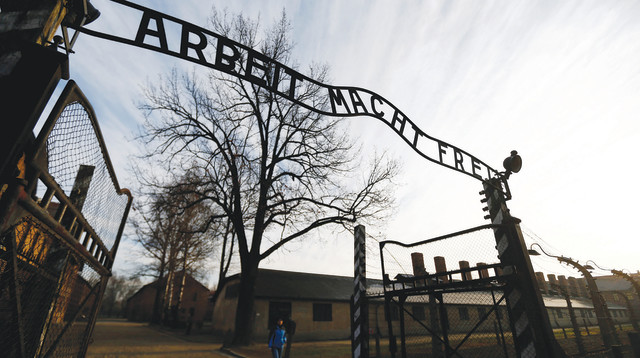 שער הכניסה לאושוויץ (צילום: רויטרס)