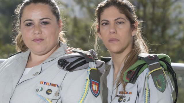 קצינות הנפגעים רס"ן מיטל סמט-כהן ורס"ן מישל מידן-ינקו (צילום: יוסי אלוני)