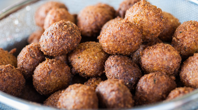 פלאפל ערפי, בכניסה לעיר העתיקה, עכו (צילום: דורון גולן, ג'יני)