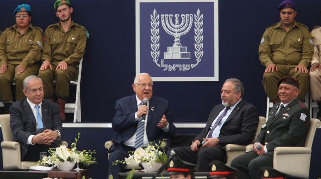 הרמטכ"ל, שר הביטחון, הנשיא וראש הממשלה בטקס מצטייני הנשיא (צילום: מרק ישראל סלם)