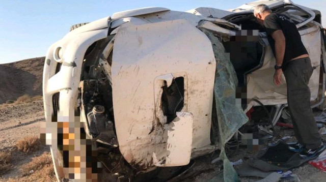 התהפכות רכב בדרום  (צילום: תיעוד מבצעי מד"א)