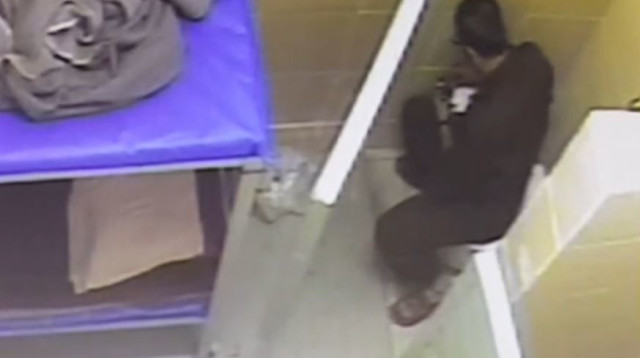 מרואן ברגותי אוכל בתאו (צילום: צילום מסך, שירות בתי הסוהר)