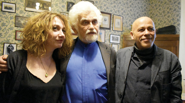 דודינה ועצמון־וירצר בביקור בביתו של וכטנגוב (צילום: FSU)