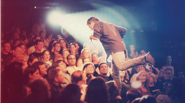 שלמה ארצי והקהל בצוותא (צילום: קוקו)