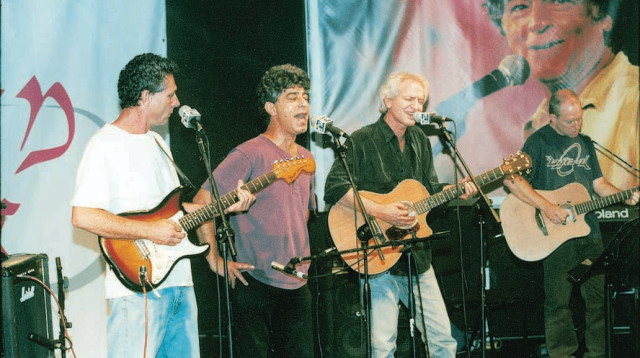 שלום חנוך ולהקת תמוז הופעה בצוותא (צילום: יח"צ)