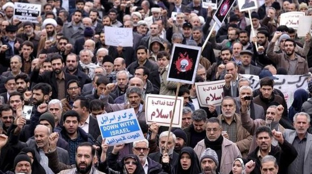 הפגנה באיראן (צילום: רויטרס)