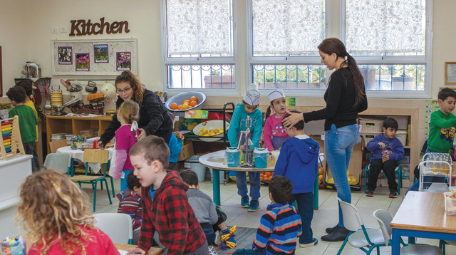 כיתה עם שתי מורות (צילום: משרד החינוך)