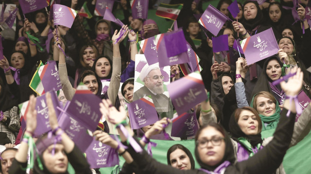 תומכות חסן רוחאני (צילום: AFP)