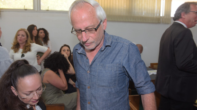 יגאל סרנה בבית המשפט (צילום: אבשלום ששוני)