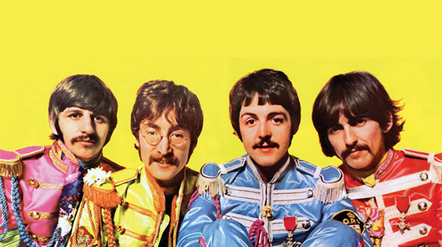 הביטלס מצטלמים לעטיפת "סרג'נט פפר" (צילום: NMC, יונייטד הליקון)