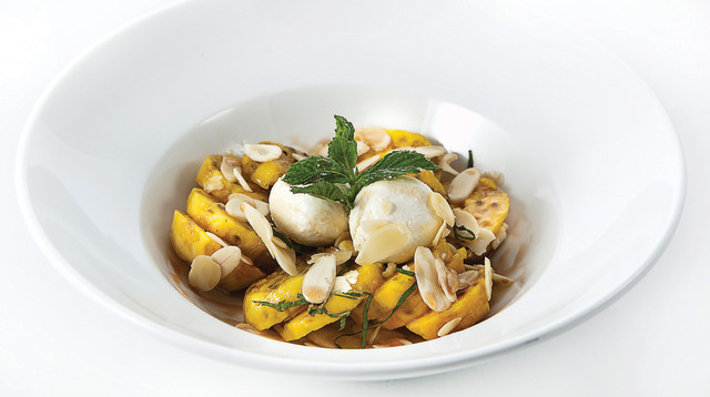 סלט סברס של חג' כחיל (צילום: אנטולי מיכאלו)