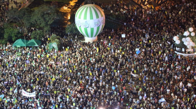 עצרת השמאל בכיכר רבין לציון 50 שנים ל-67 (צילום: אבשלום ששוני)