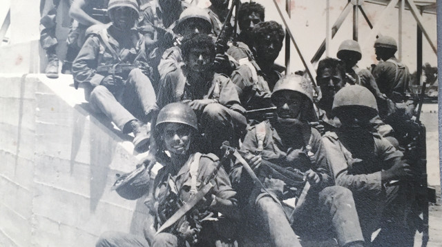 פלוגת חה"ן צנחנים בפיקודו של מרדכי על תעלת סואץ, יוני 67'  (צילום: צילום ארכיון: דודי זילבר)