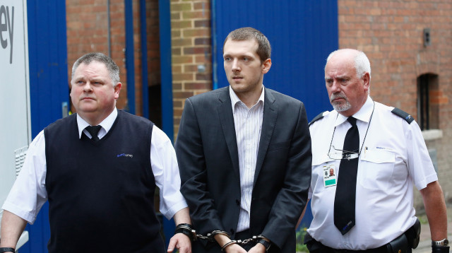 ג'רמי פורסט מובא למעצר (צילום: Getty images)