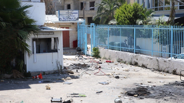 תחנת המשטרה השרופה (צילום: אבשלום ששוני)