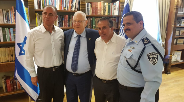 המפכ"ל רוני אלשיך נפגש עם ראש עיריית כפר קאסם (צילום: דוברות בית הנשיא)