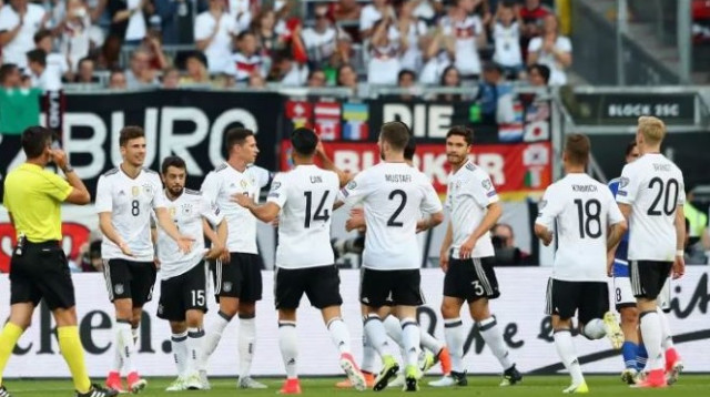 נבחרת גרמניה חוגגת (צילום: Getty images)