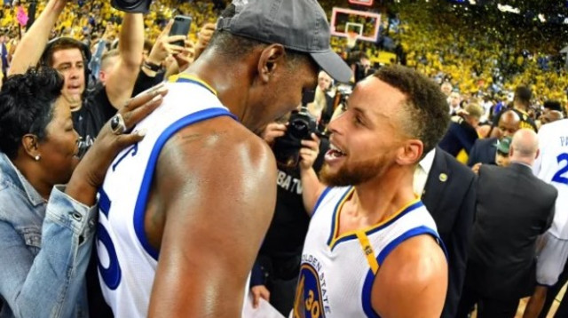 סטף קרי וקווין דוראנט (צילום: רויטרס)