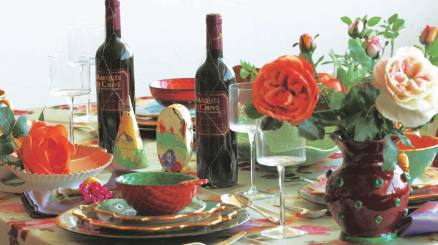 שולחן שבת ערוך (צילום: ברקאי וולפסון)