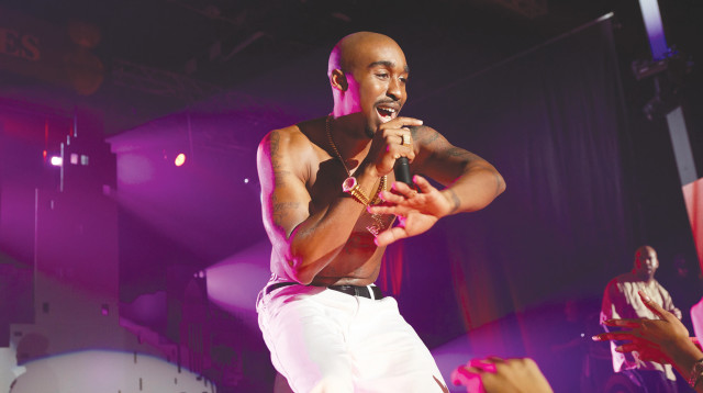 מתוך הסרט "טופאק: כל העיניים עלי" (צילום: סרטי יונייטד קינג)