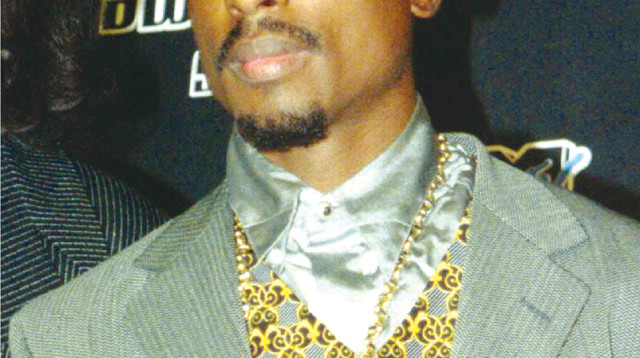טופאק שאקור ב־1996, ימים לפני מותו (צילום: רויטרס)