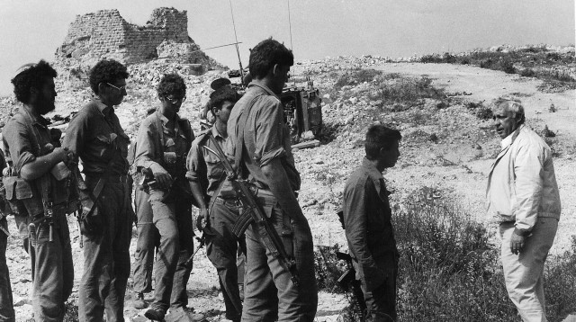 אריק שרון בבופור, מלחמת לבנון הראשונה (צילום: עיתון במחנה)